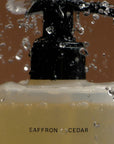 Salt & Stone dušas želeja ar safrānu, jasmīnu un ciedru, 450ml