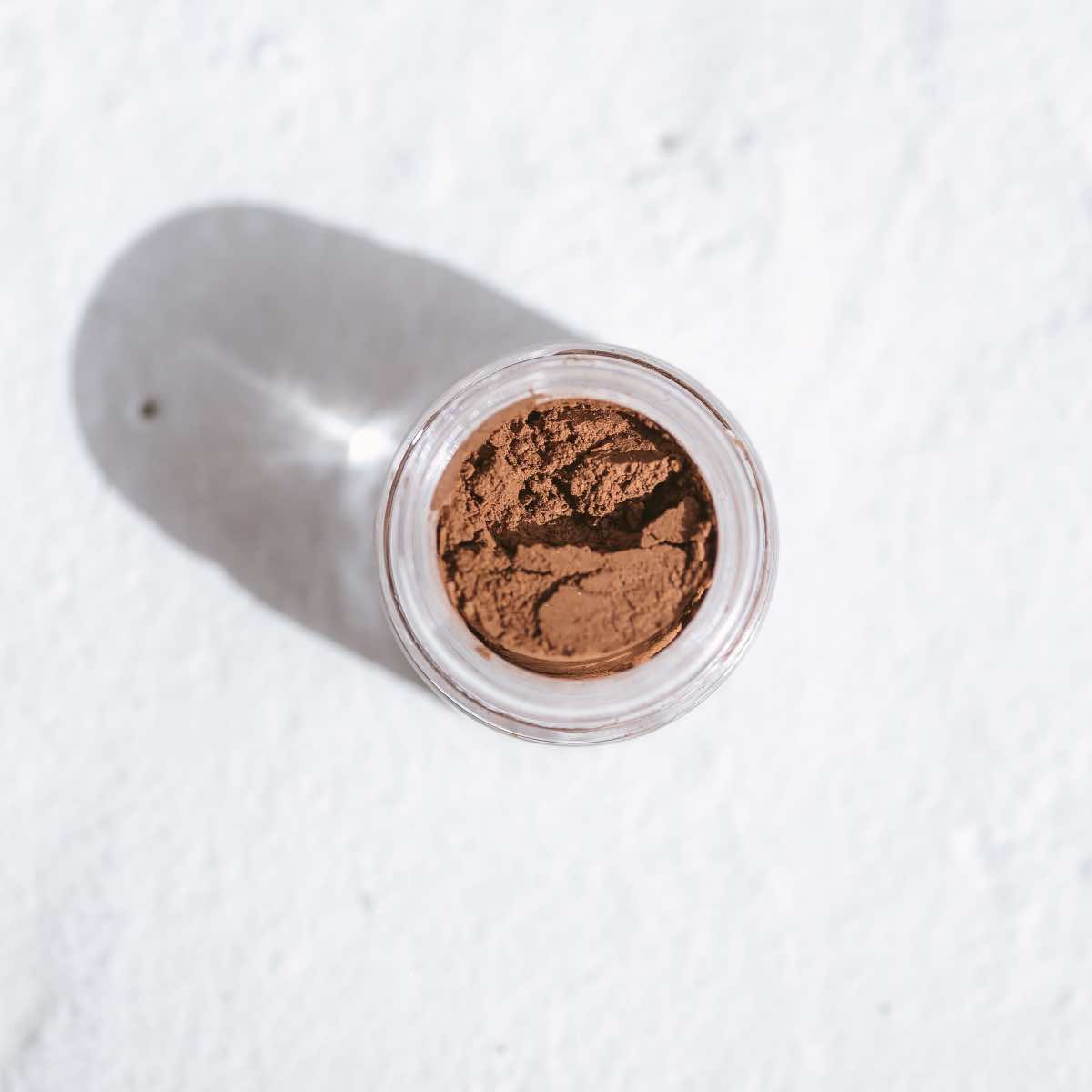 Uoga uoga Acu ēnas ar dzintaru