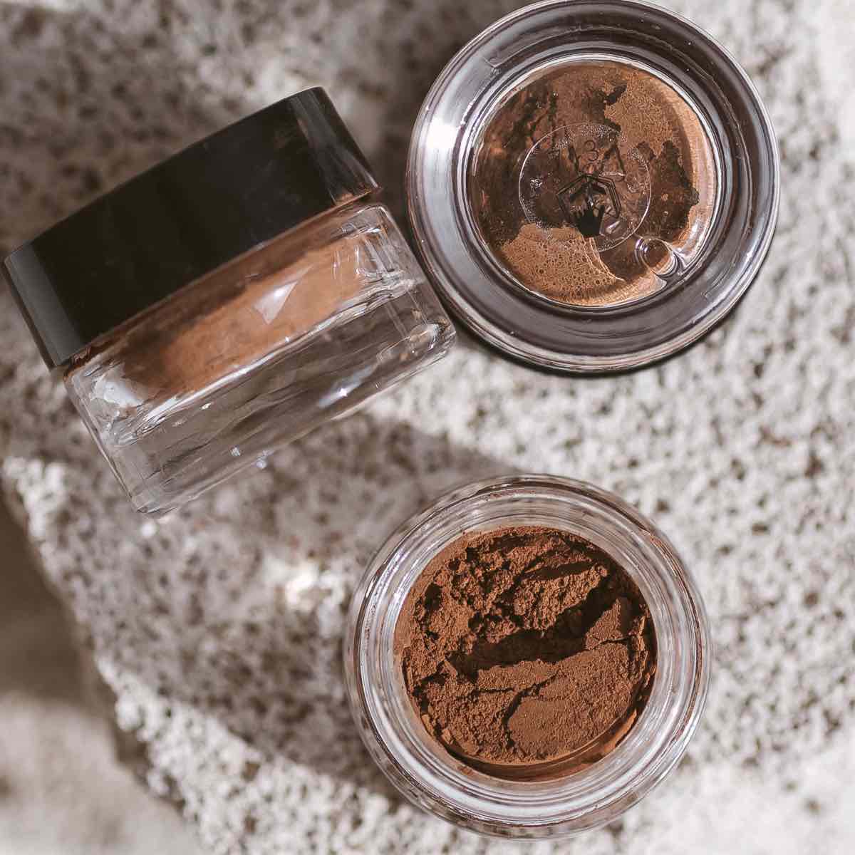 Uoga uoga Acu ēnas ar dzintaru