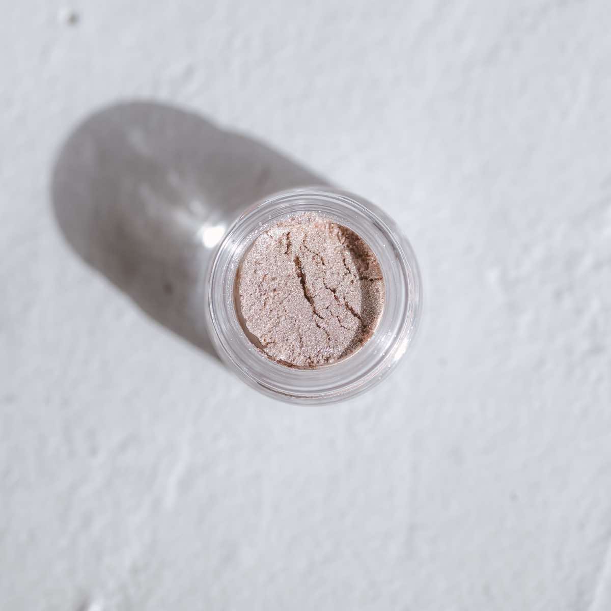 Uoga uoga Acu ēnas ar dzintaru