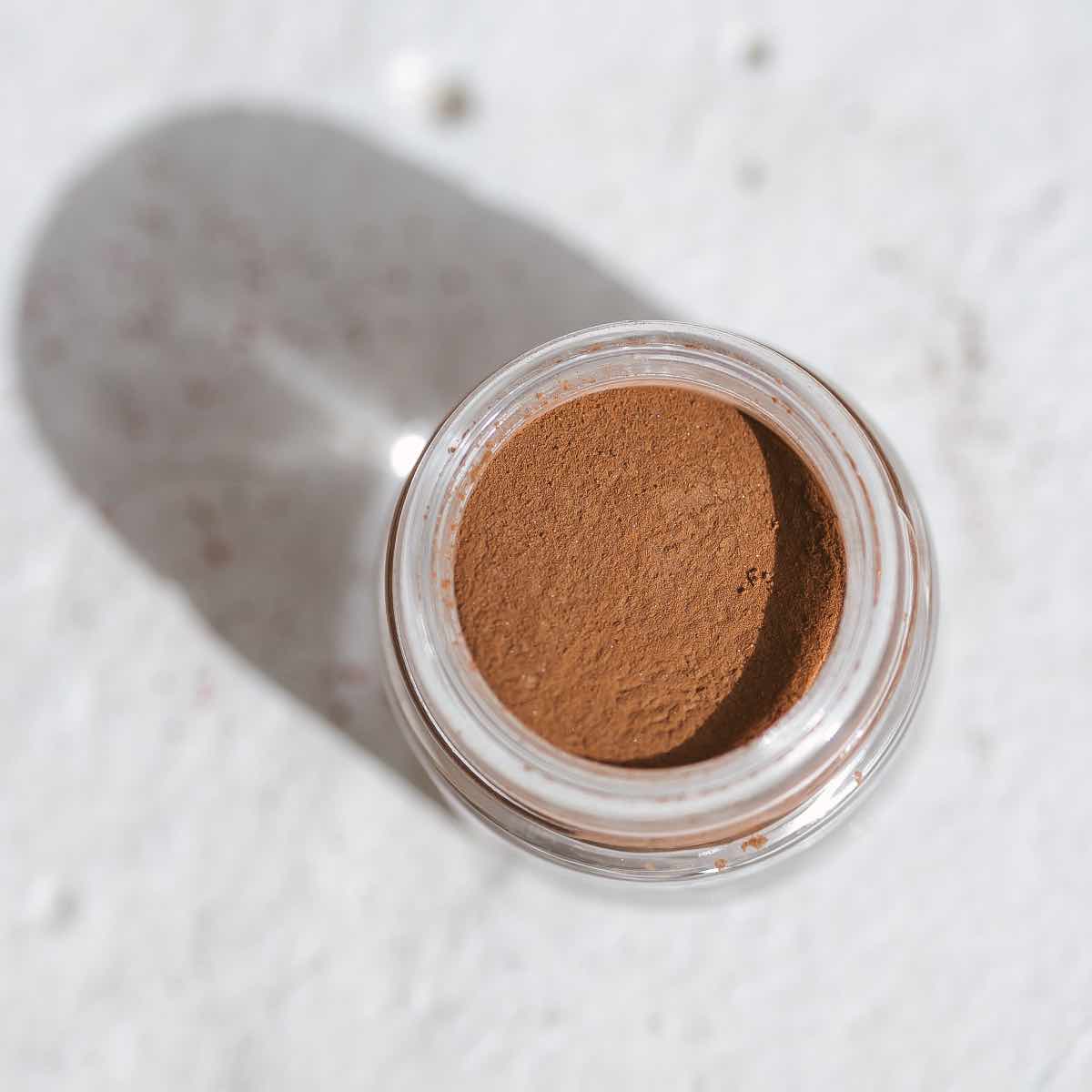 Uoga uoga Acu ēnas ar dzintaru