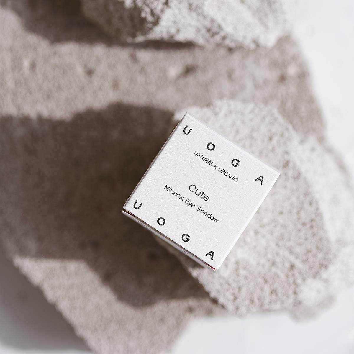 Uoga uoga Acu ēnas ar dzintaru