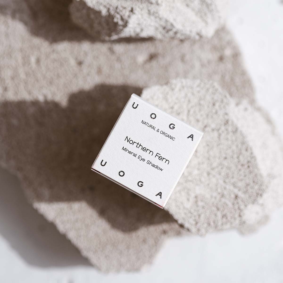 Uoga uoga Acu ēnas ar dzintaru