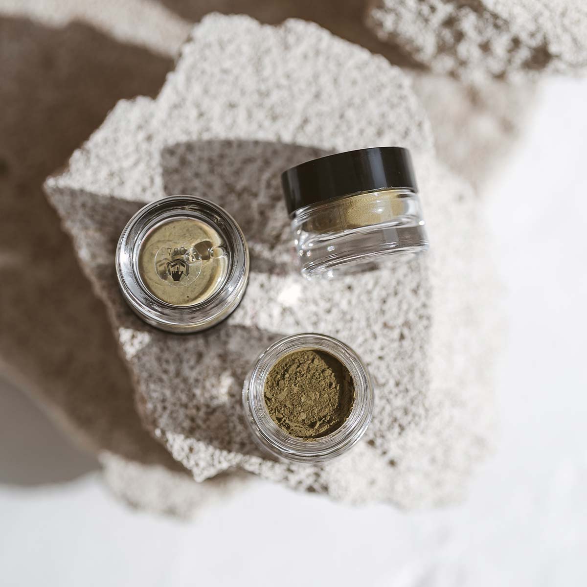 Uoga uoga Acu ēnas ar dzintaru