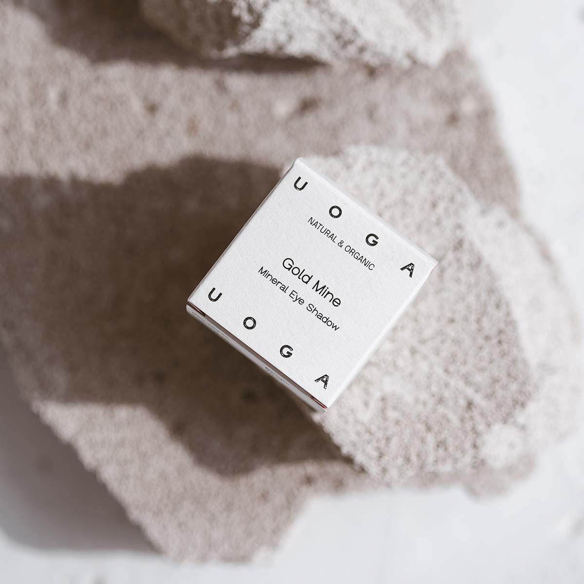 Uoga uoga Acu ēnas ar dzintaru