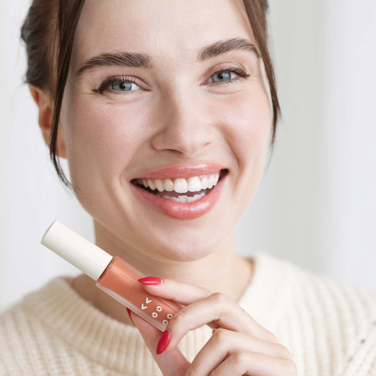 Uoga uoga Lūpu spīdums