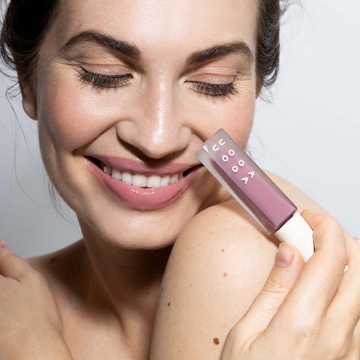 Uoga uoga Lūpu spīdums