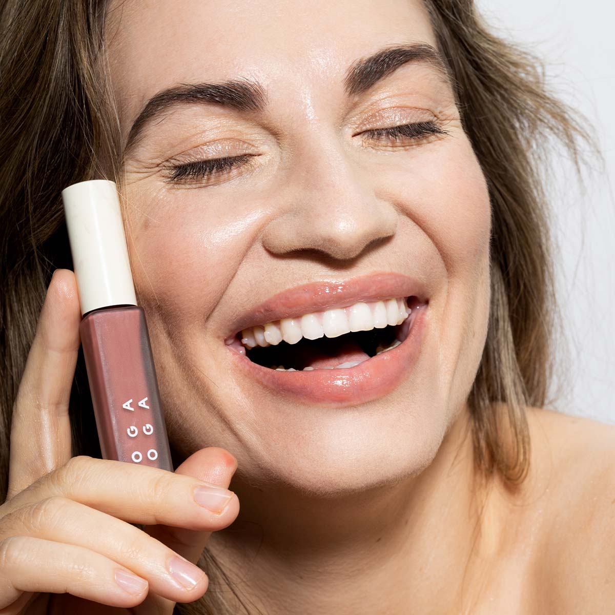 Uoga uoga Lūpu spīdums