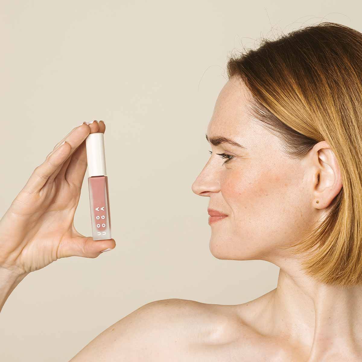 Uoga uoga Lūpu spīdums