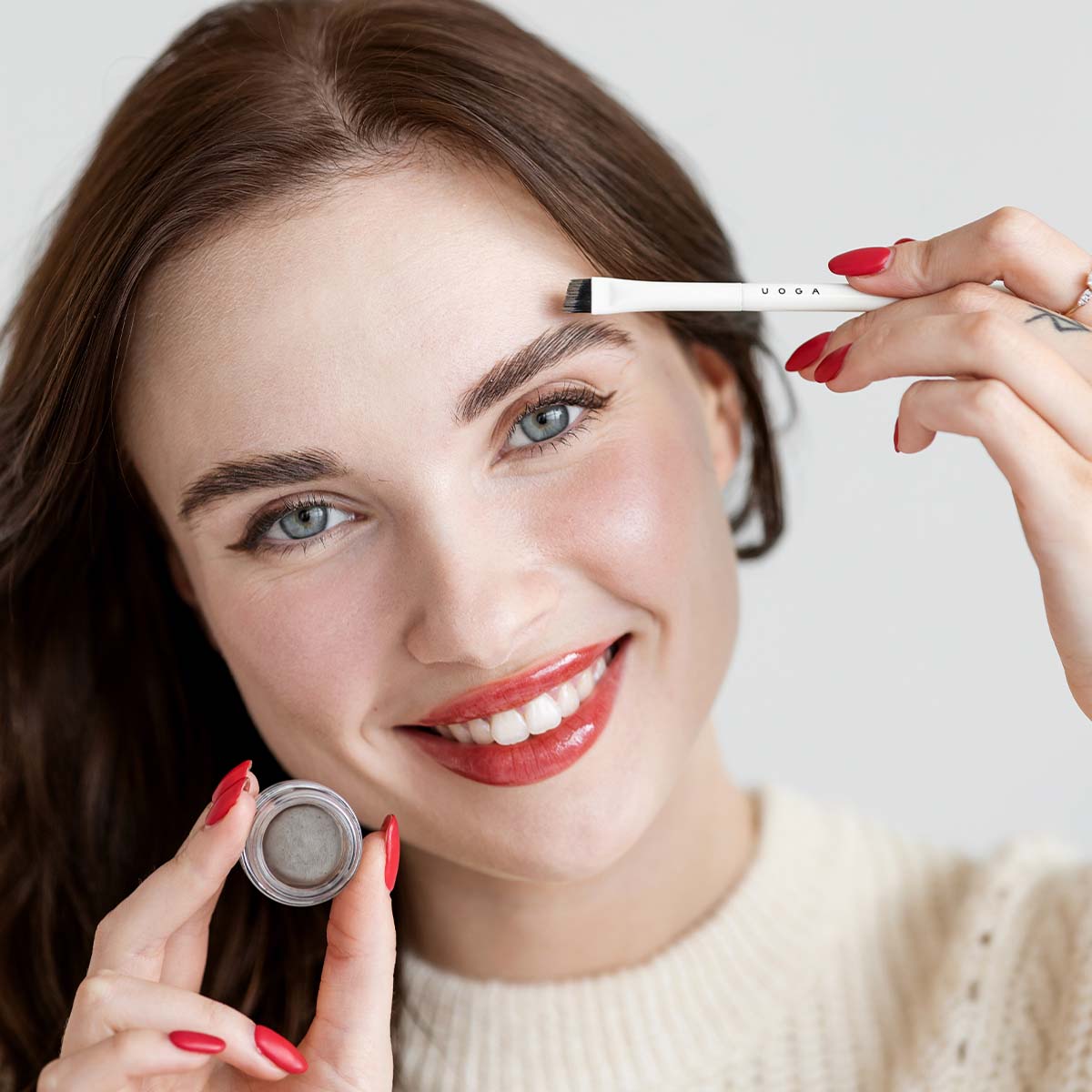 Uoga uoga Uzacu pomāde