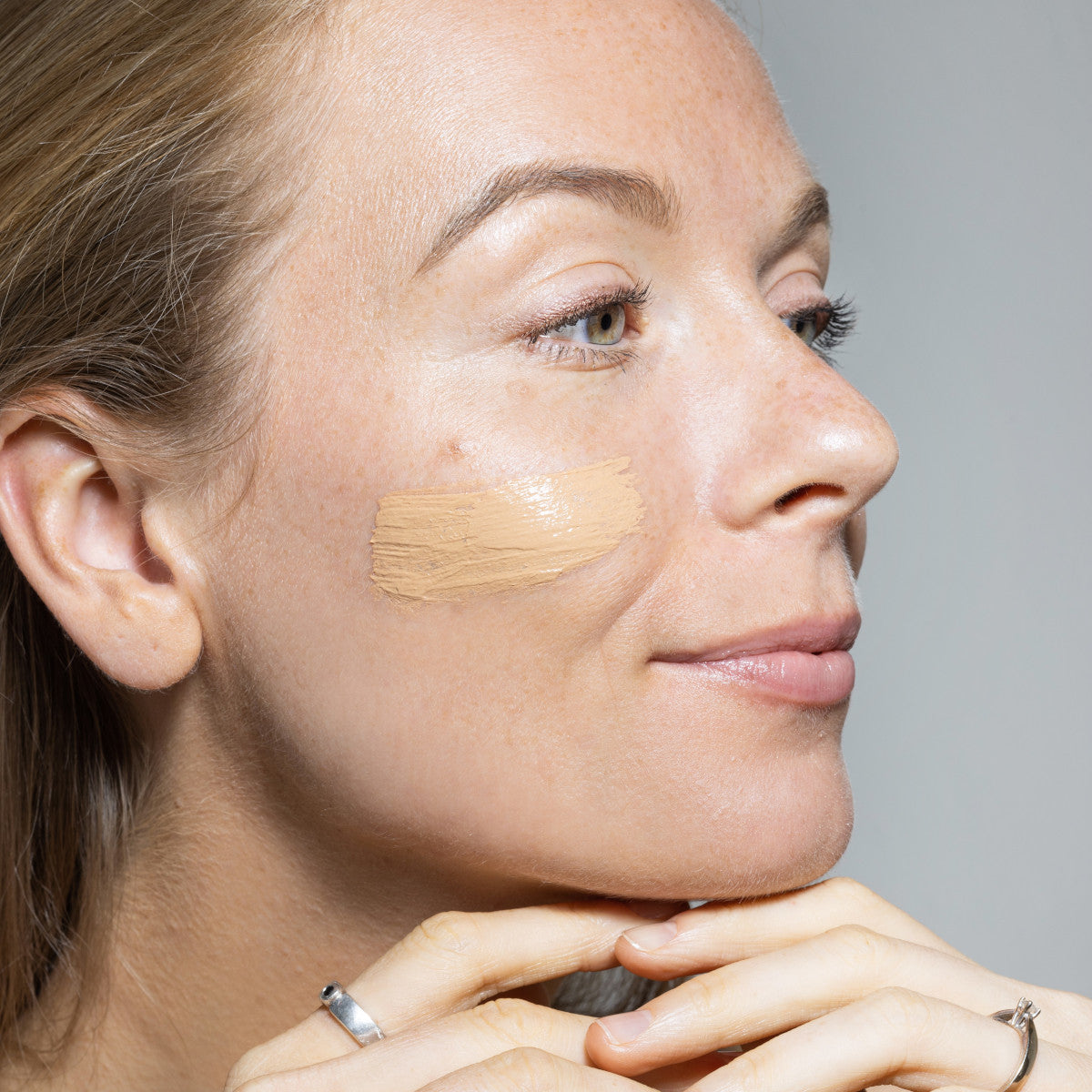 Uoga uoga BB krēms ar dzintaru