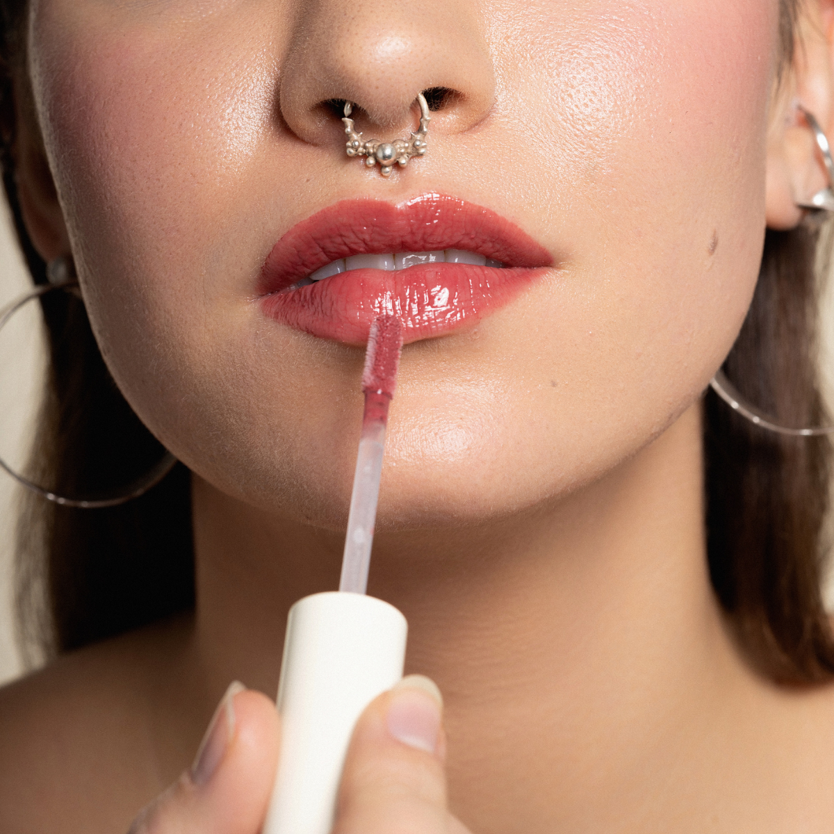 Uoga uoga Lūpu spīdums