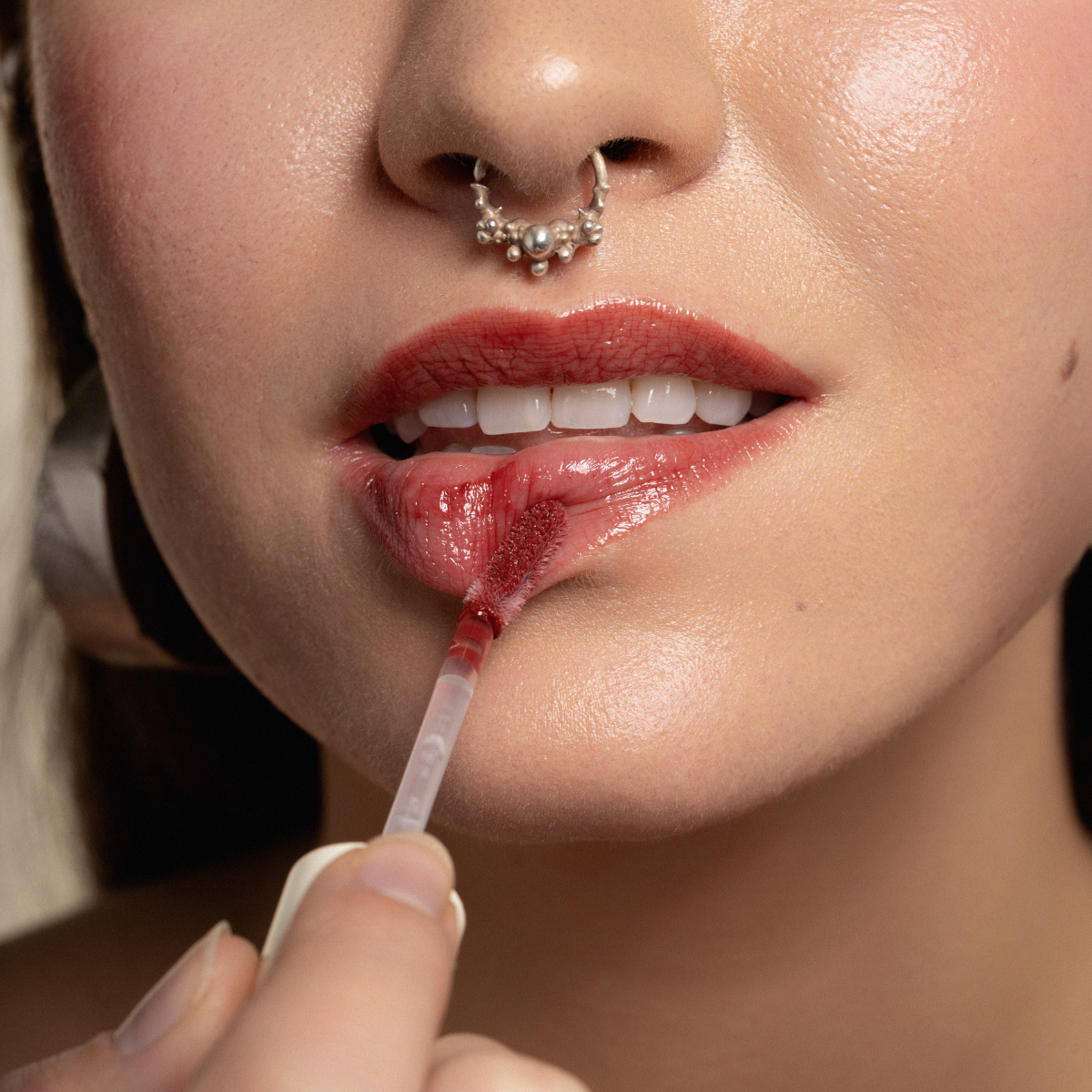 Uoga uoga Lūpu spīdums