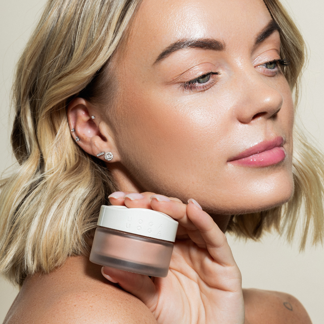 Uoga uoga Birstošais vaigu sārtums ar dzintaru