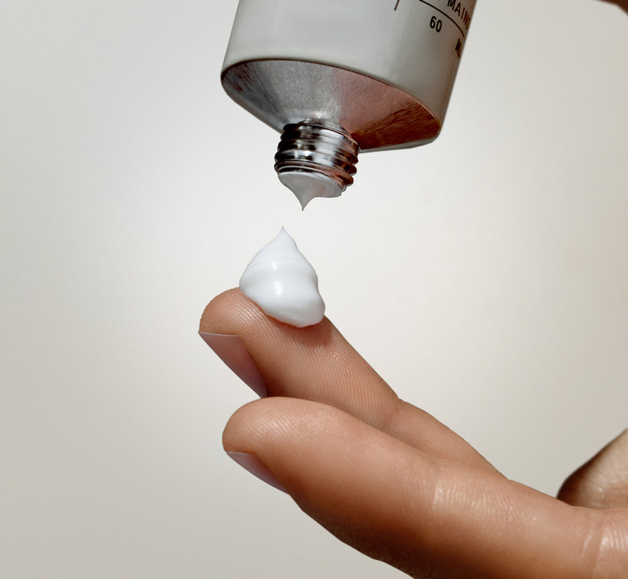 Salt & Stone ķermeņa losjons ar bergamoti, apelsīnu ziediem un cipresi